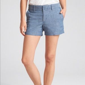 Gap Mid Rise 3" City Shorts in Chambray